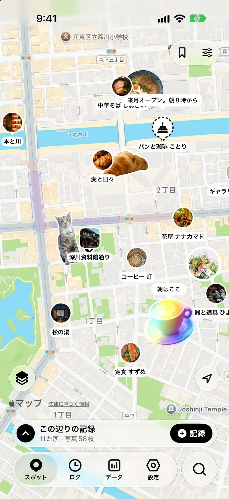 ステッカーを貼ったスポットタブの地図。光るラテアートと猫のステッカーが、写真つきのピンと並んでいる